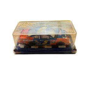 Winners Circle 1:24 Terry Labonte Kellogs Looney Toons 5 Roadrunner-NIB